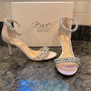 SIZE 10 Badgley Mischka Jewel Satin Pumps